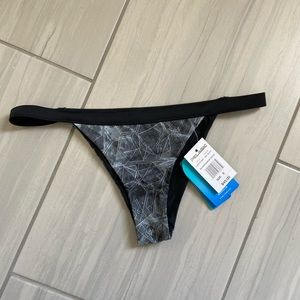 Reversible bathing suit bottoms